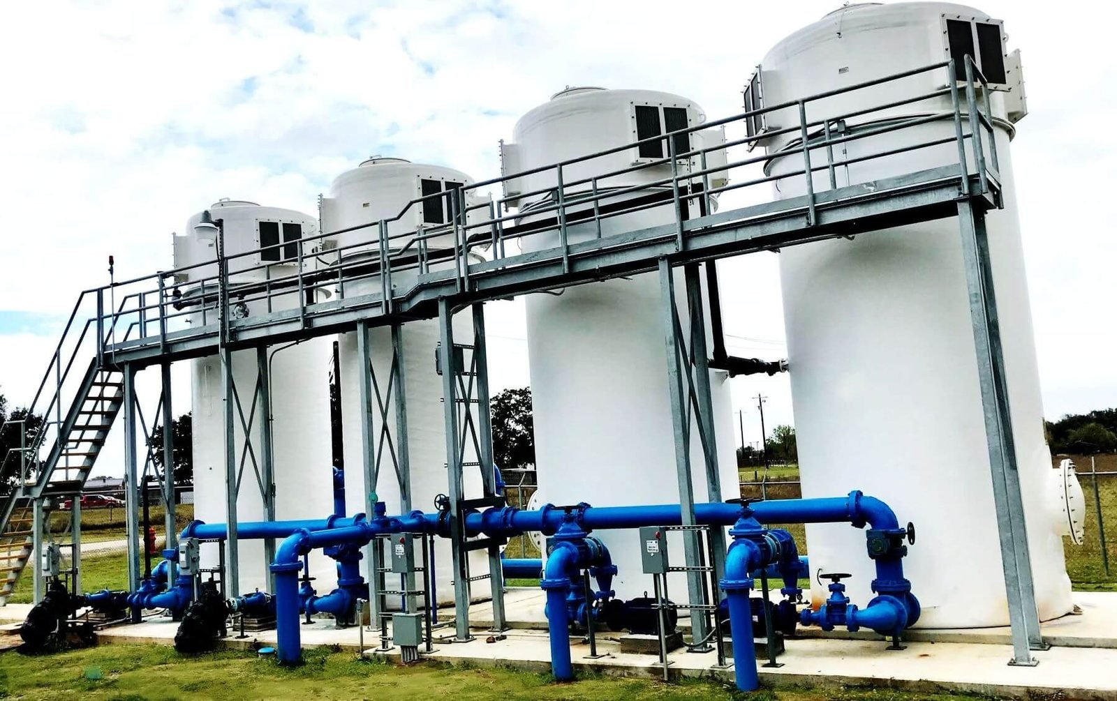 Four WETS gravity filter vessels with access walkway and process piping